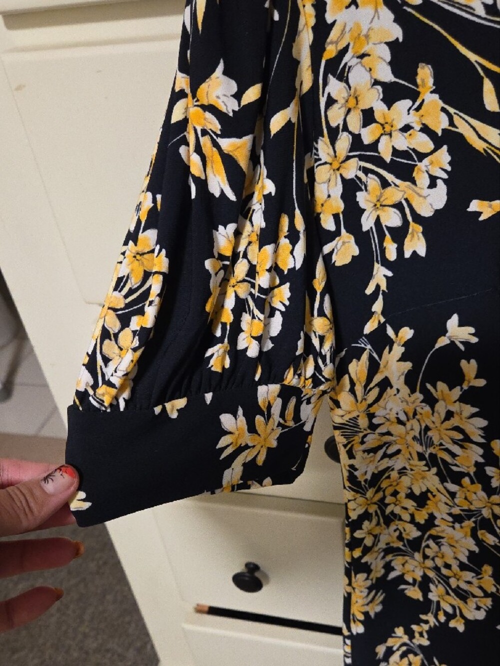 Tommy Hilfiger Black Floral V-Neck Dress with Yellow & White Blossoms NWT - Picture 7 of 7